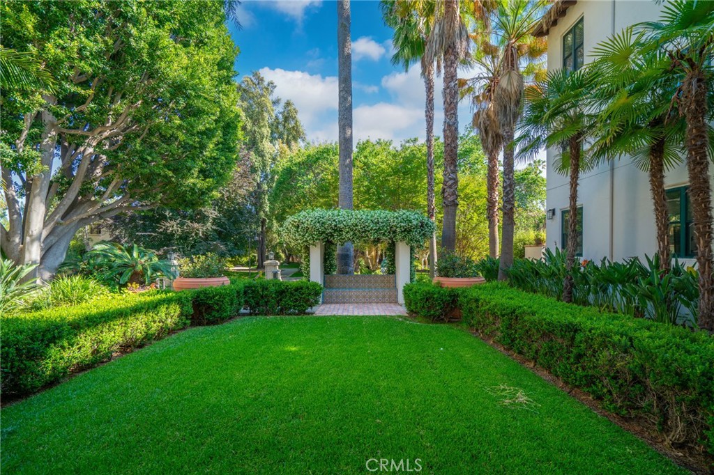 196 S Orange Grove Boulevard 304