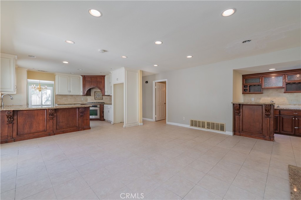8156 Hillside Road