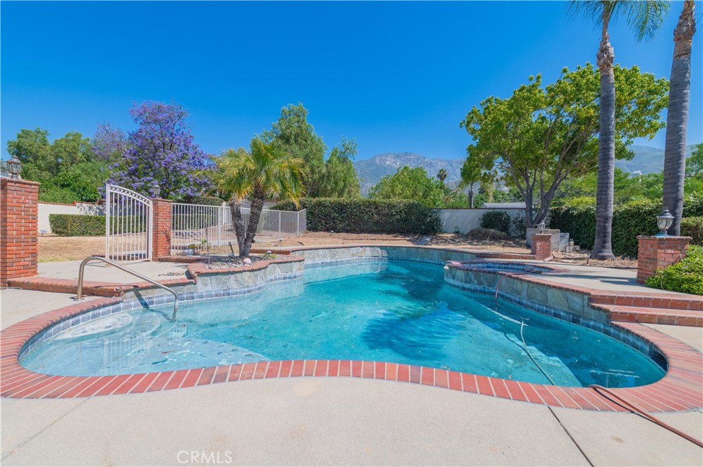 8156 Hillside Road