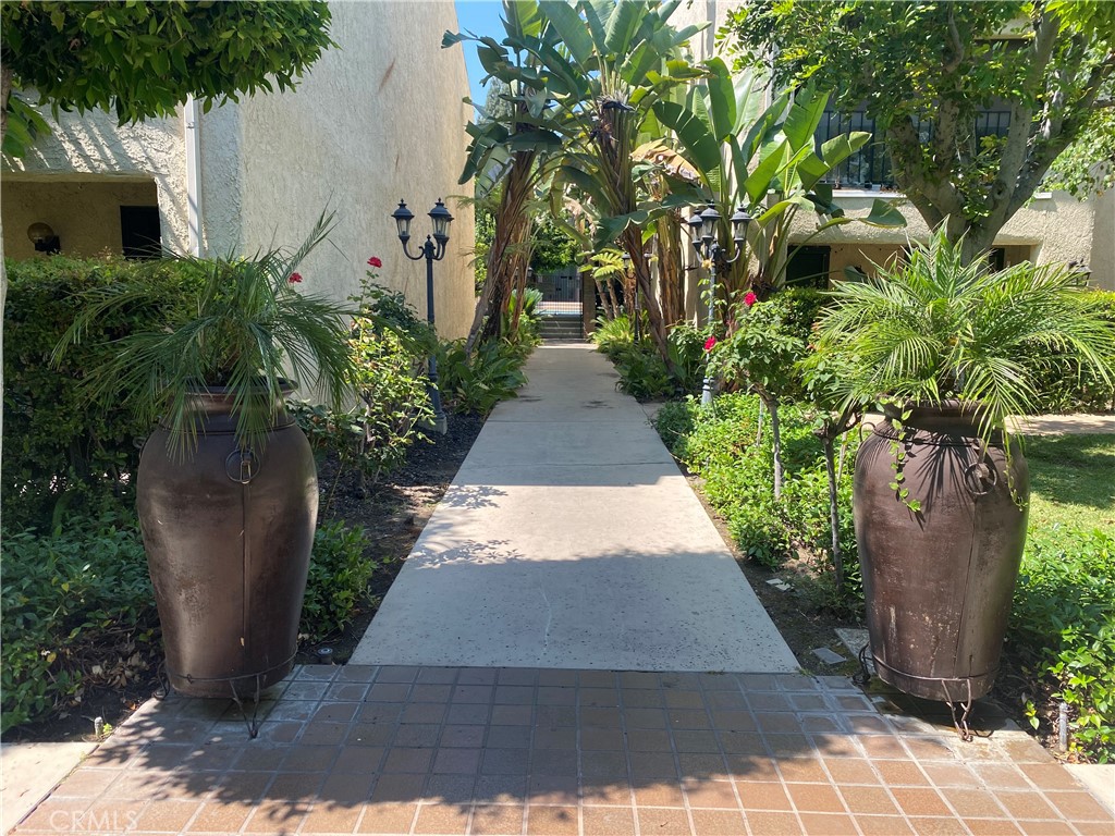 535 W Duarte Road 12