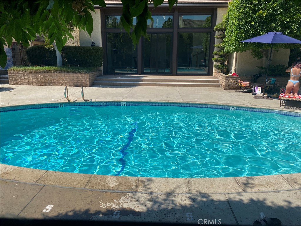 535 W Duarte Road 12