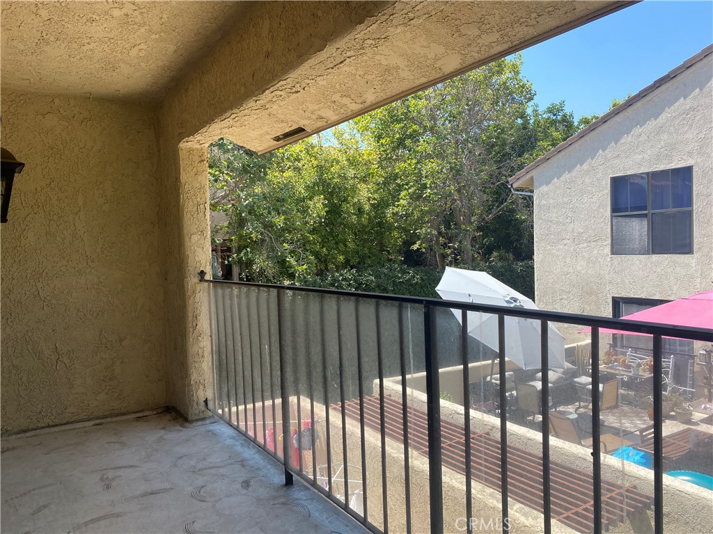 535 W Duarte Road 12