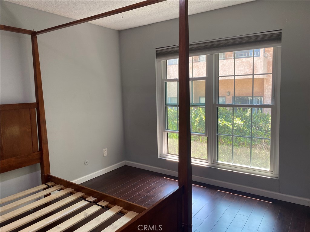 535 W Duarte Road 12