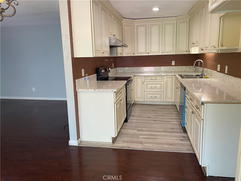 535 W Duarte Road 12