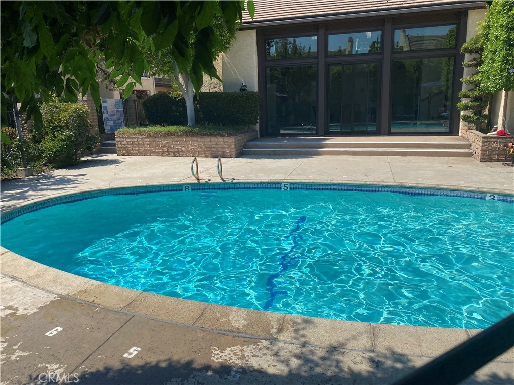 535 W Duarte Road 12