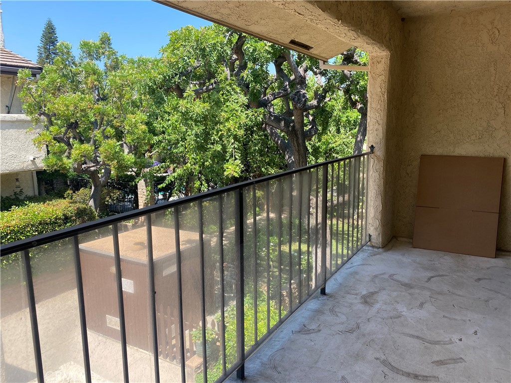 535 W Duarte Road 12