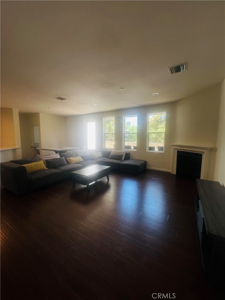 307 S San Dimas Ave