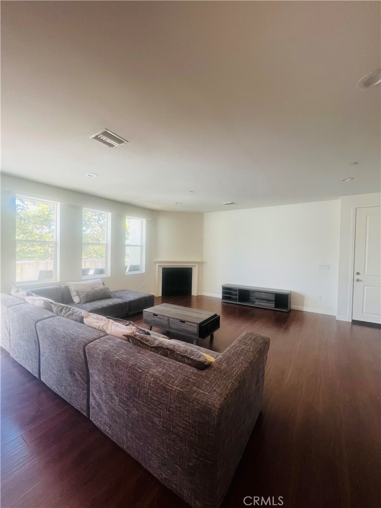 307 S San Dimas Ave