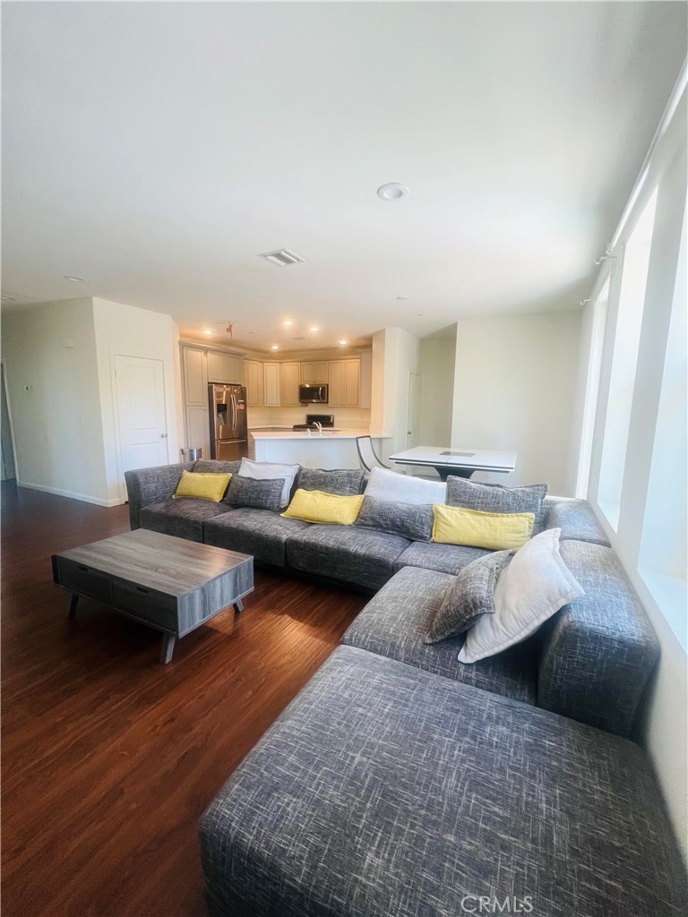307 S San Dimas Ave