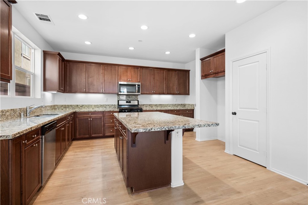2785 E Kendall Ln