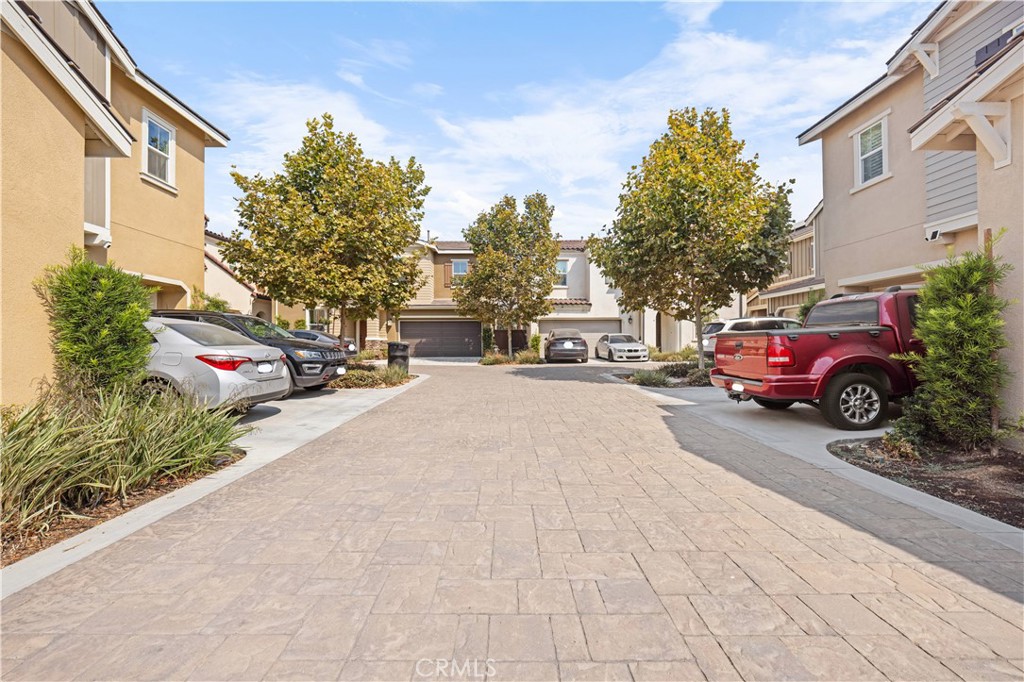 2785 E Kendall Ln