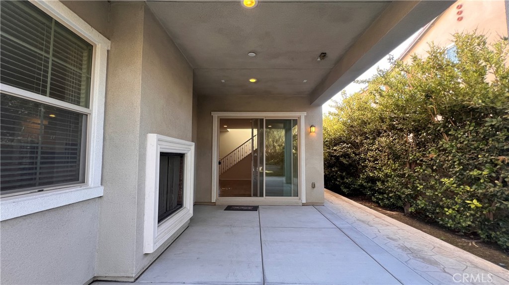 13322 Los Robles Court