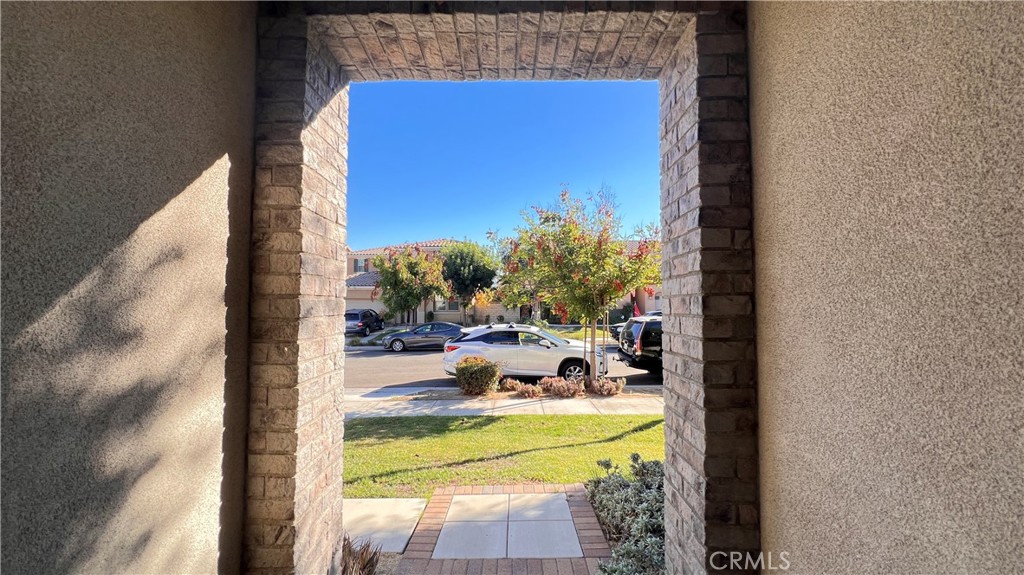 13322 Los Robles Court