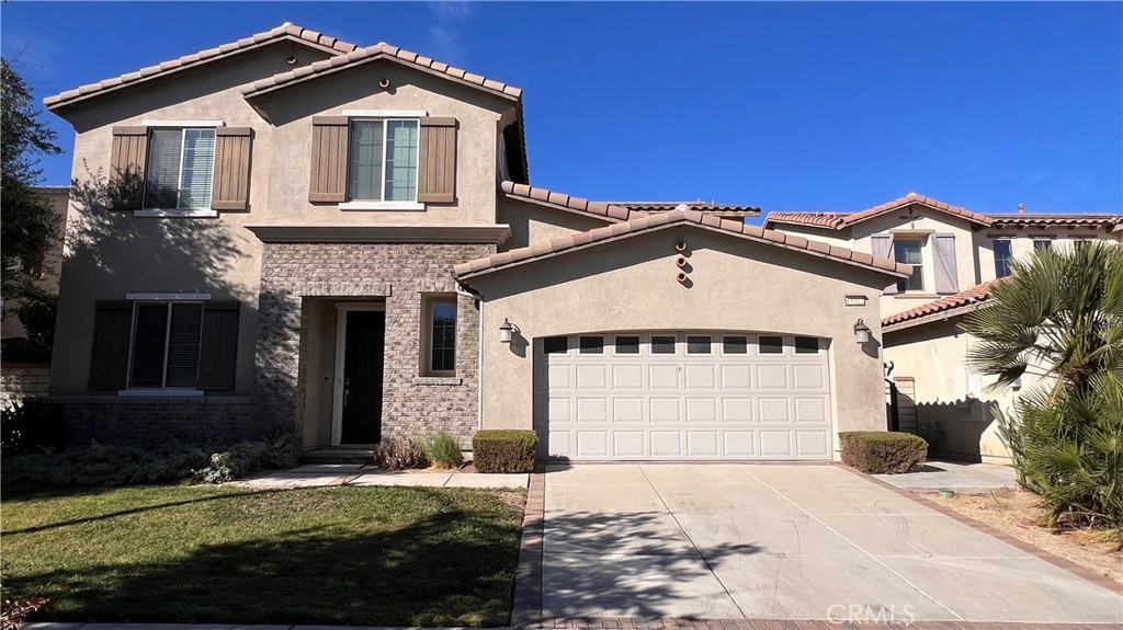 13322 Los Robles Court