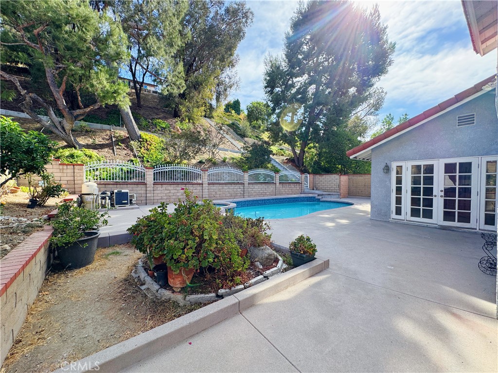 1520 Autumn Hill Road