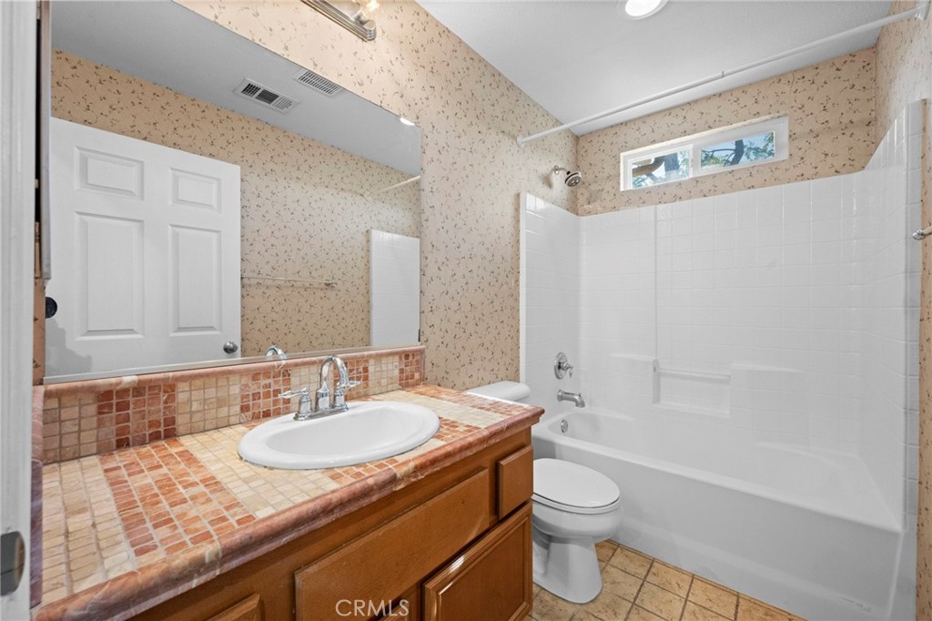 1444 Oakwood Way