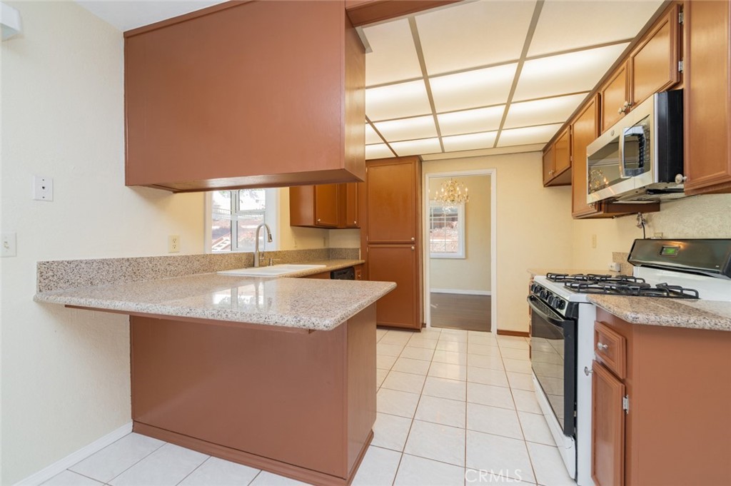 521 Avenida Presidio