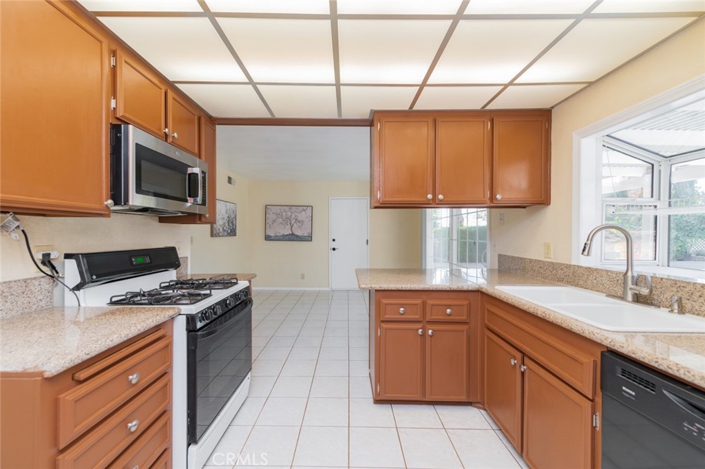 521 Avenida Presidio