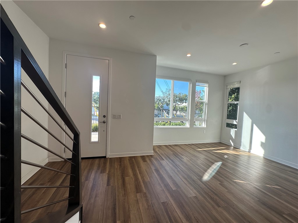 1654 Pomona Ave Avenue