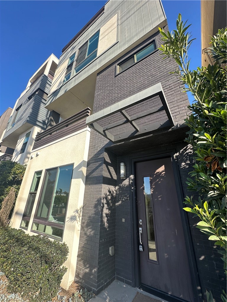 1654 Pomona Ave Avenue