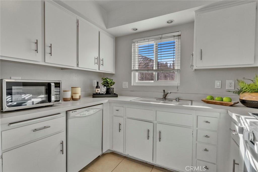 1120 Cleghorn Drive F