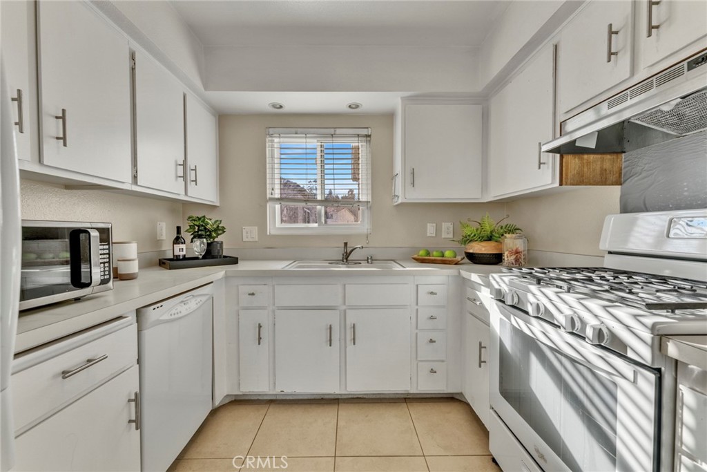 1120 Cleghorn Drive F