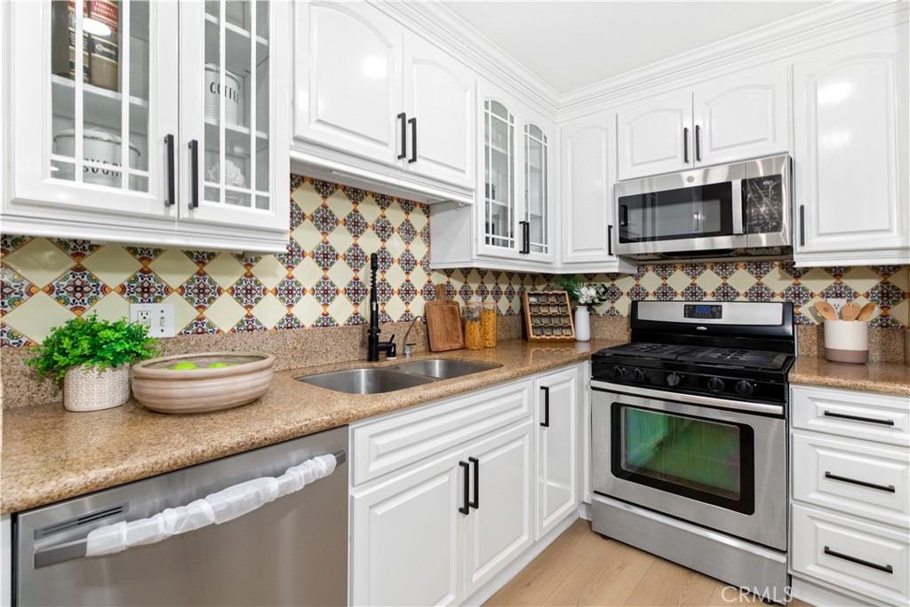 1001 W Macarthur Boulevard 99