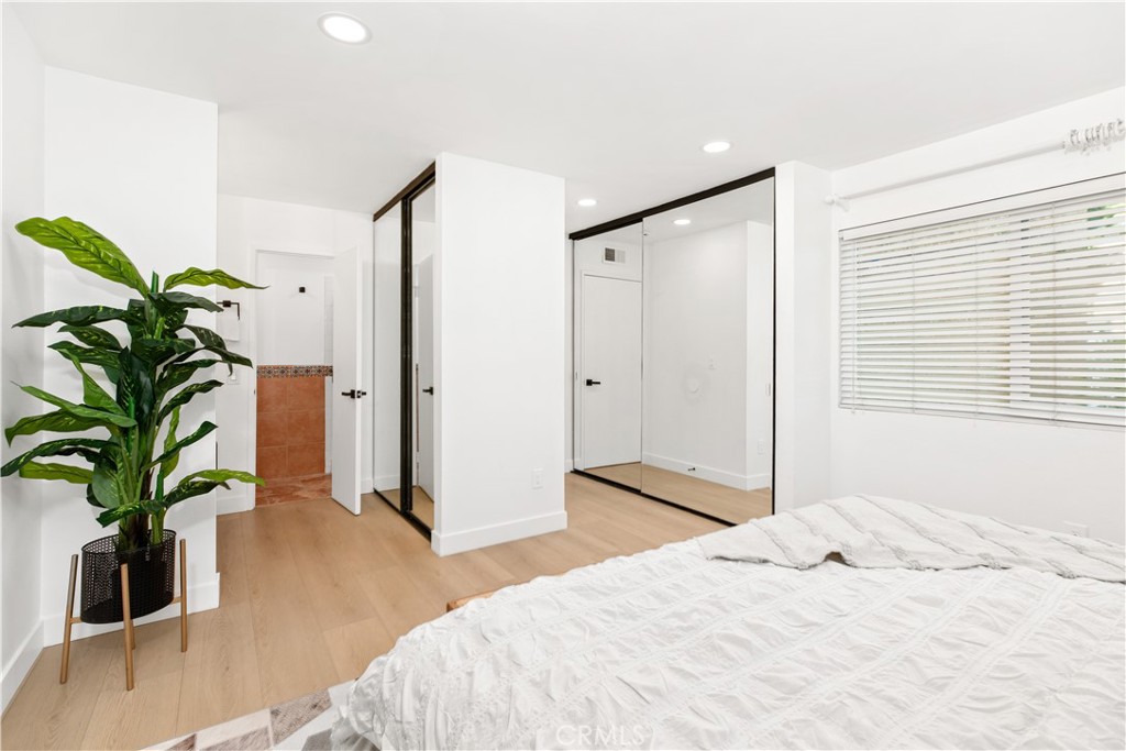 1001 W Macarthur Boulevard 99