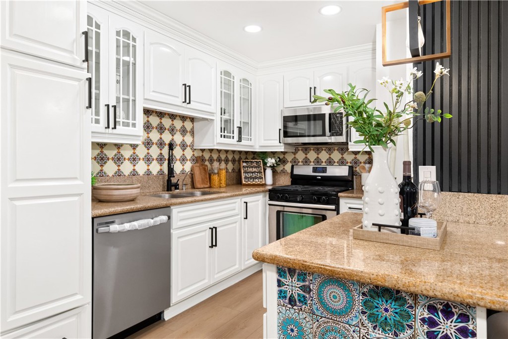 1001 W Macarthur Boulevard 99