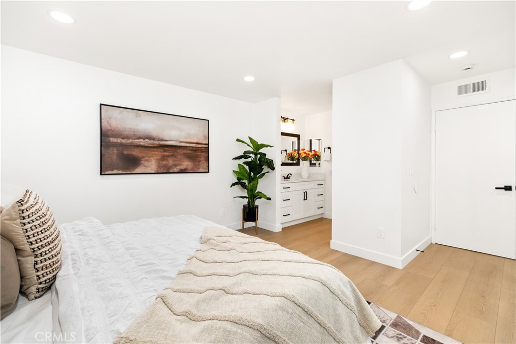 1001 W Macarthur Boulevard 99
