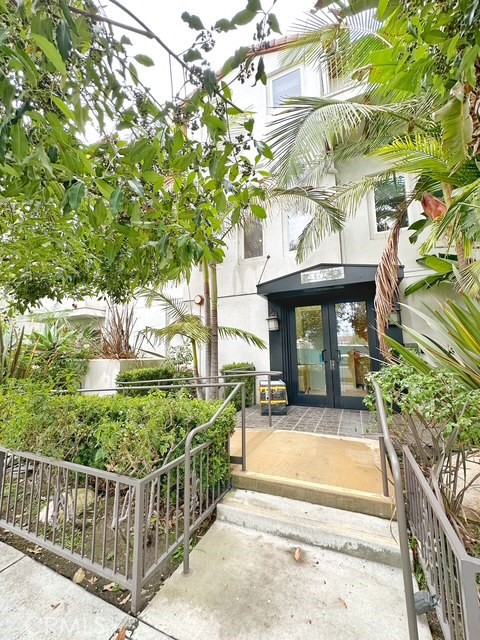 4541 Colfax Avenue 111