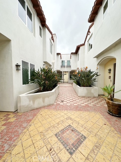 4541 Colfax Avenue 111