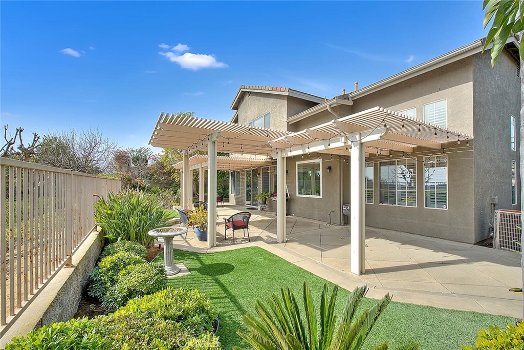 15047 Avenida Compadres