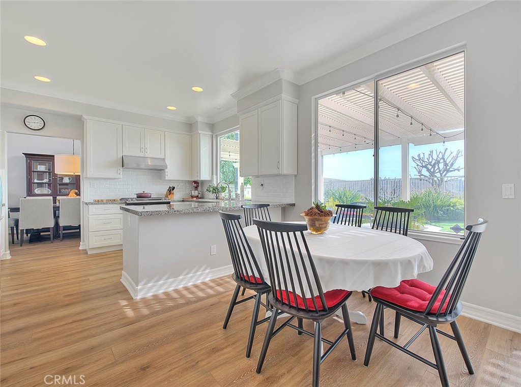 15047 Avenida Compadres