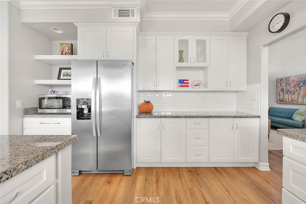 15047 Avenida Compadres