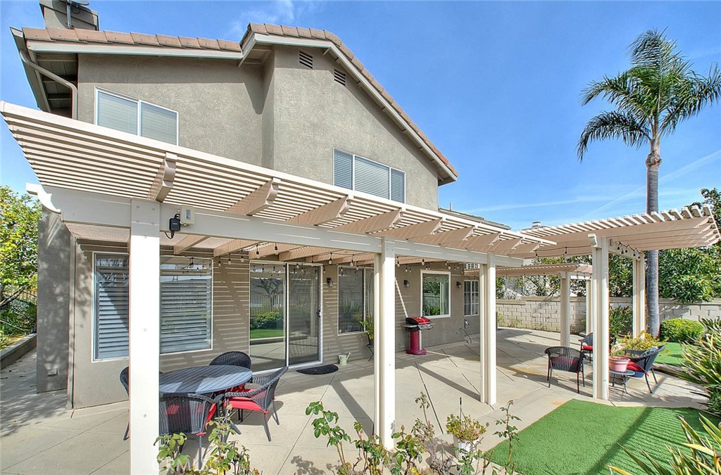 15047 Avenida Compadres