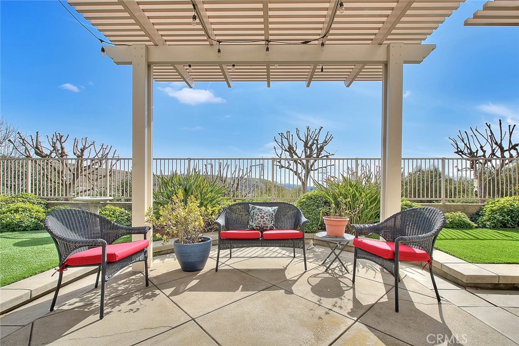 15047 Avenida Compadres