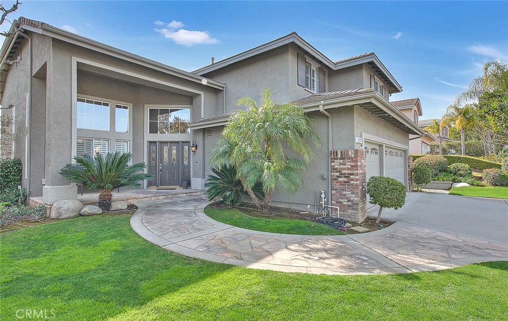 15047 Avenida Compadres