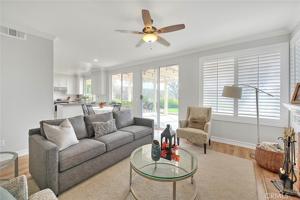 15047 Avenida Compadres