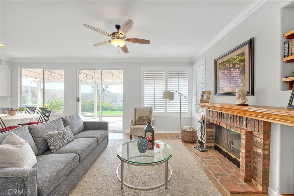 15047 Avenida Compadres