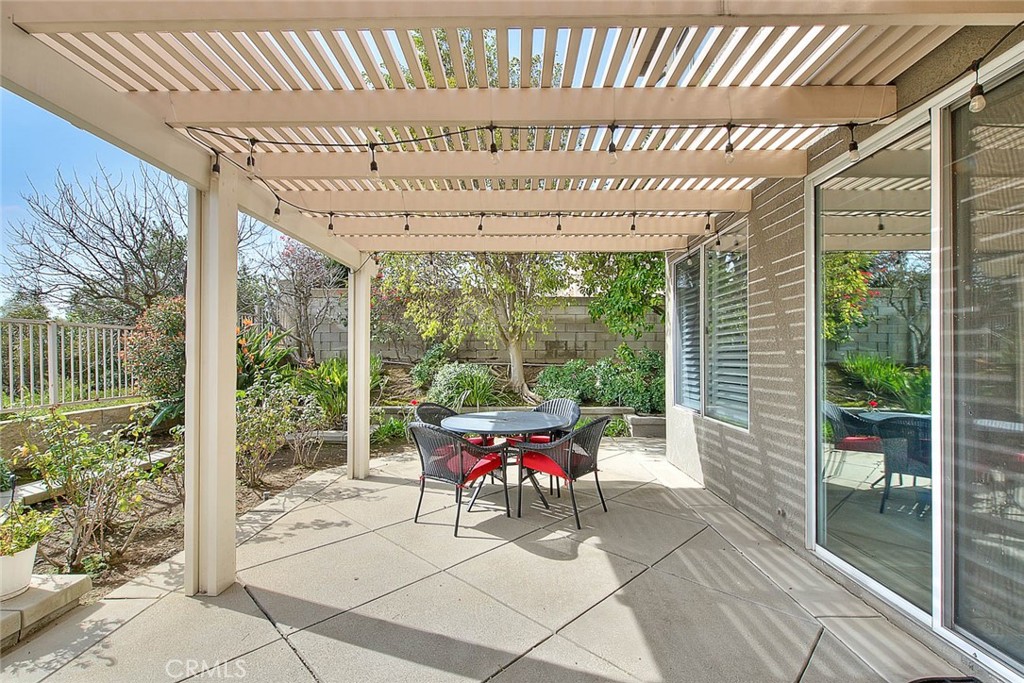 15047 Avenida Compadres