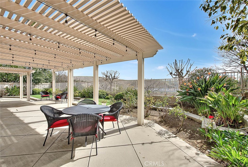 15047 Avenida Compadres