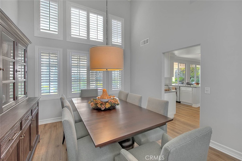 15047 Avenida Compadres