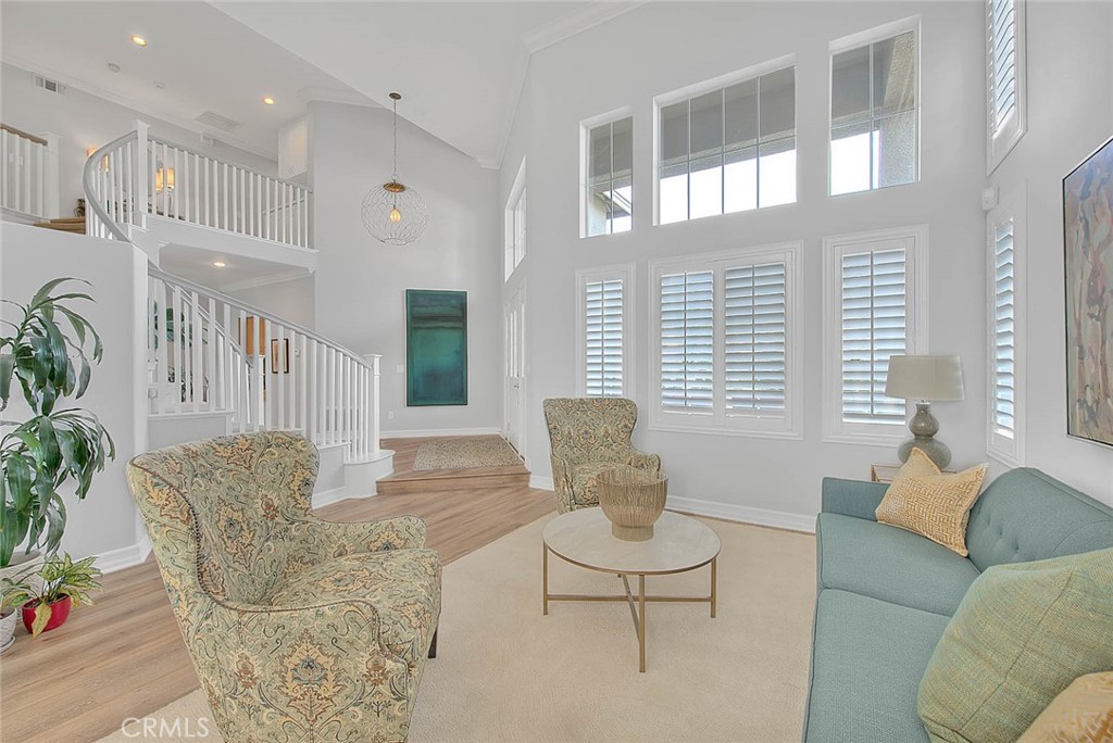 15047 Avenida Compadres