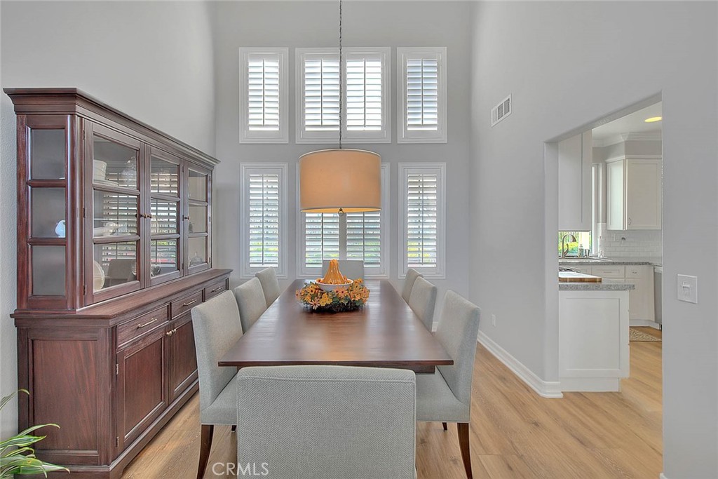 15047 Avenida Compadres