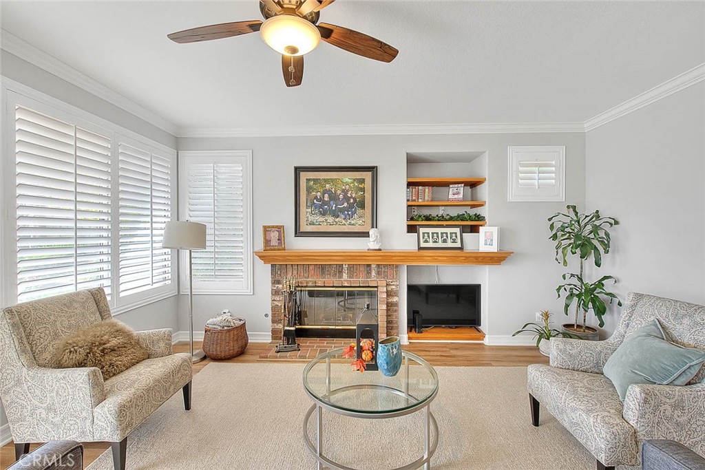 15047 Avenida Compadres