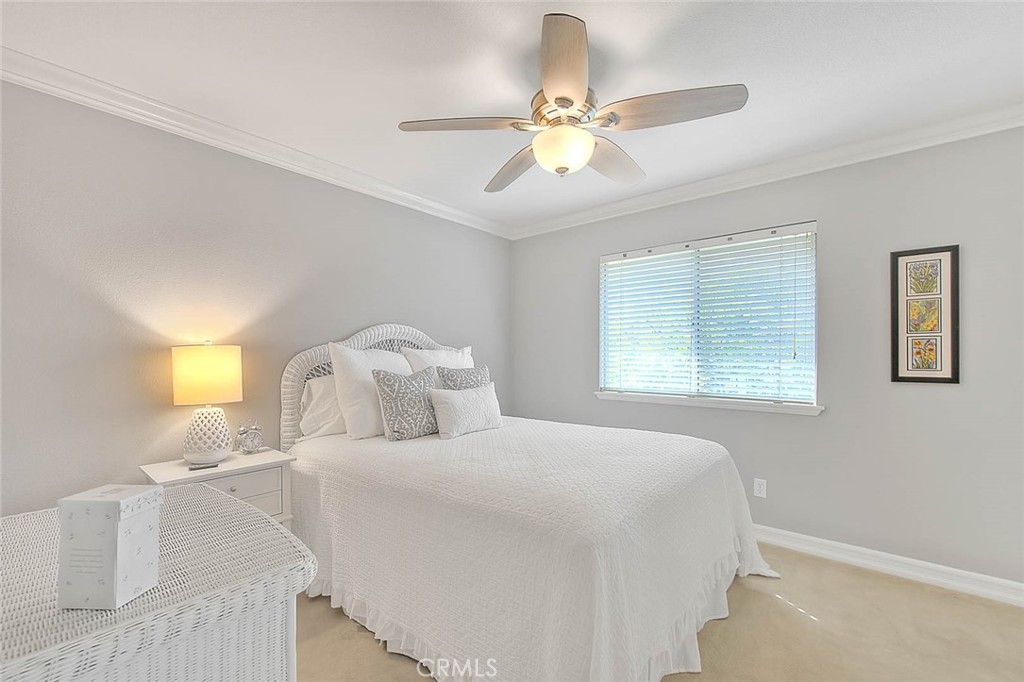 15047 Avenida Compadres