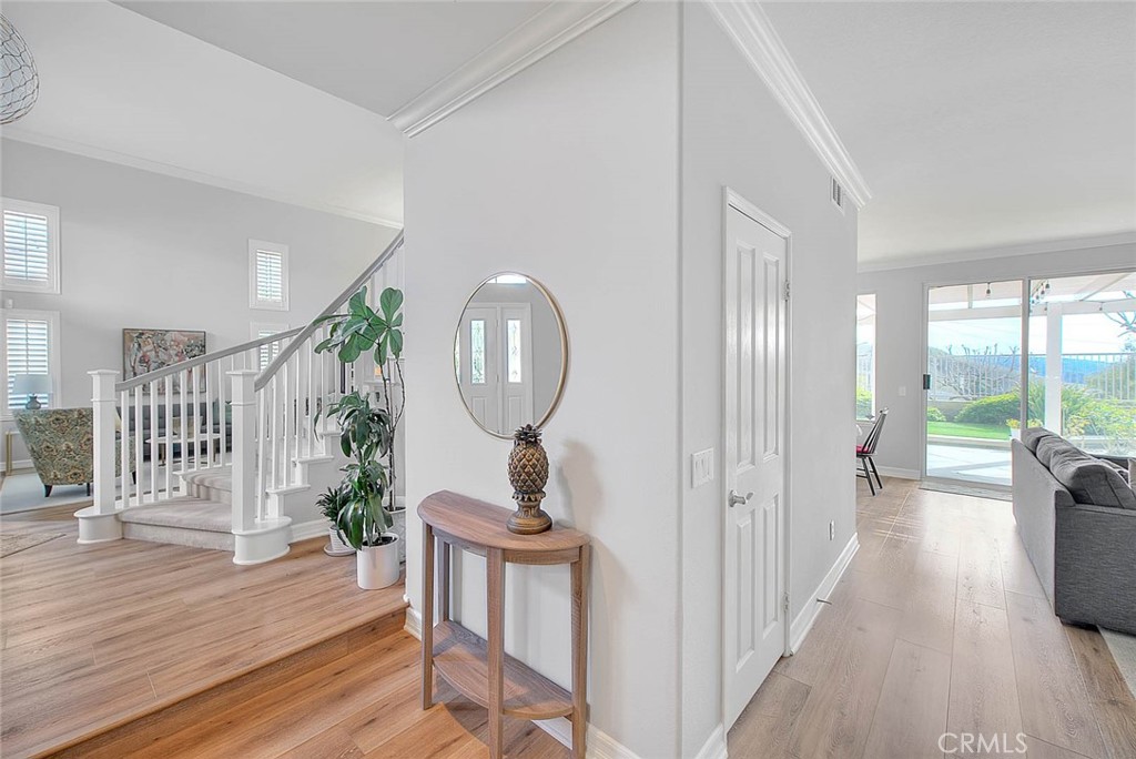 15047 Avenida Compadres