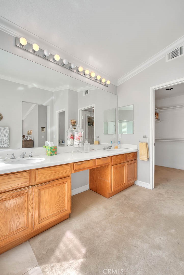 15047 Avenida Compadres