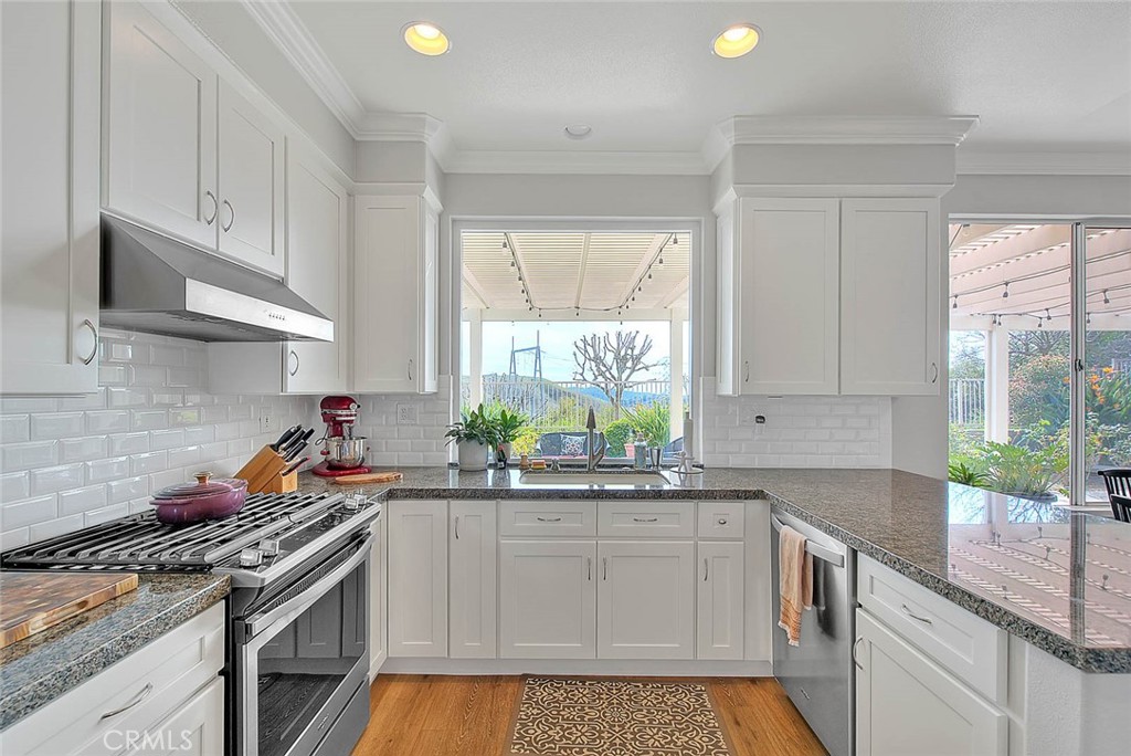 15047 Avenida Compadres